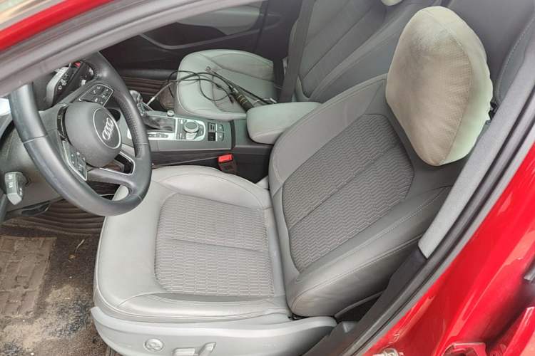 Used Audi A3 2019 Sportback 35 TFSI Fashion Edition China VI Emission Standard Left Front Seat