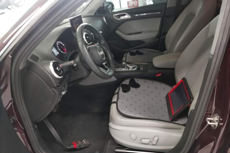 Used Audi A3 2019 Sportback 35 TFSI Fashion Edition China VI Emission Standard Left Front Seat
