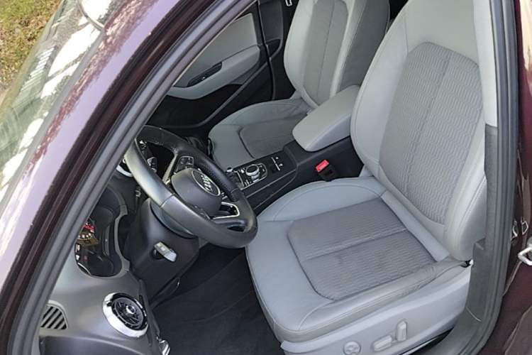Used Audi A3 2019 Limousine 35 TFSI Fashion Edition China VI Emission Standard Left Front Seat