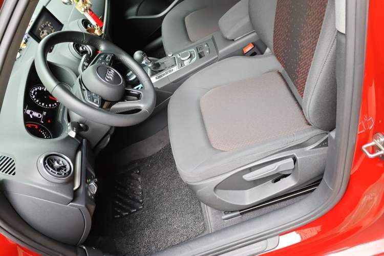 Used Audi A3 2019 Limousine 35 TFSI Ambition China VI Left Front Seat