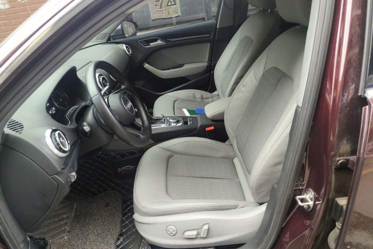Used Audi A3 2019 Sportback 35 TFSI Fashion Edition China VI Emission Standard Left Front Seat