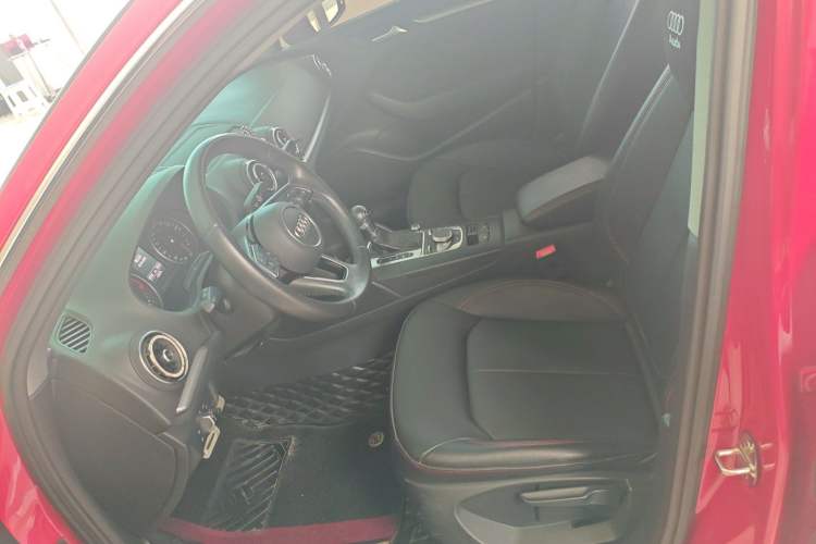 Used Audi A3 2019 Sportback 35 TFSI Ambition China VI Left Front Seat