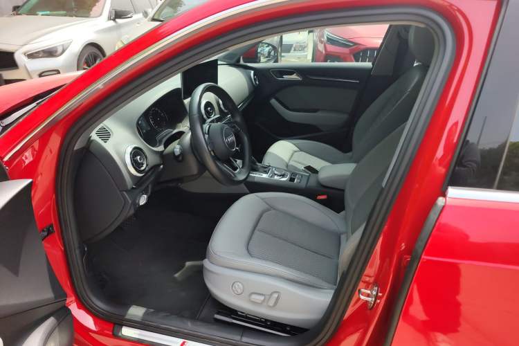 Used Audi A3 2019 Sportback 35 TFSI Fashion Edition China VI Emission Standard Left Front Seat