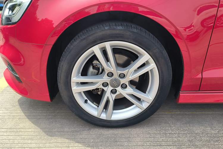 Used Audi A3 2019 Limousine 35 TFSI Fashion Edition China VI Emission Standard Left Front Wheel Hub