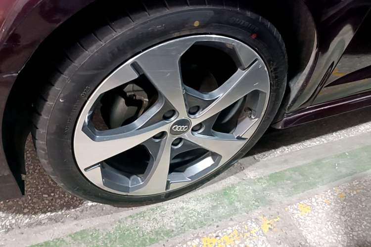 Used Audi A3 2019 Sportback 35 TFSI Sporty Version China VI Left Front Wheel Hub