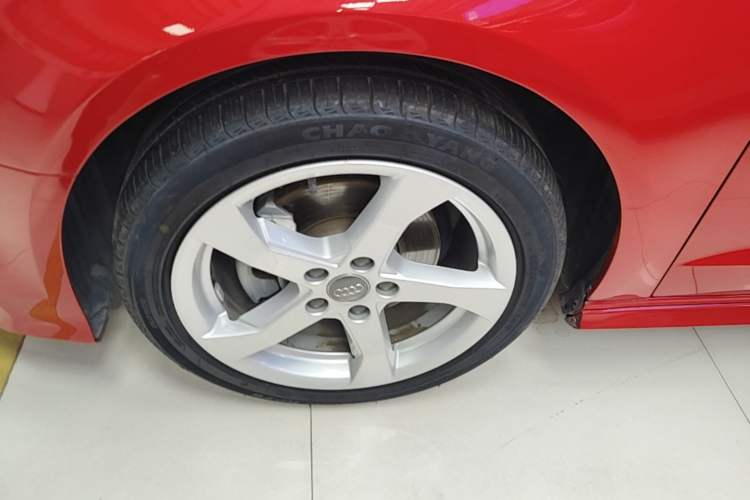 Used Audi A3 2019 Sportback 35 TFSI Fashion Edition China VI Emission Standard Left Front Wheel Hub