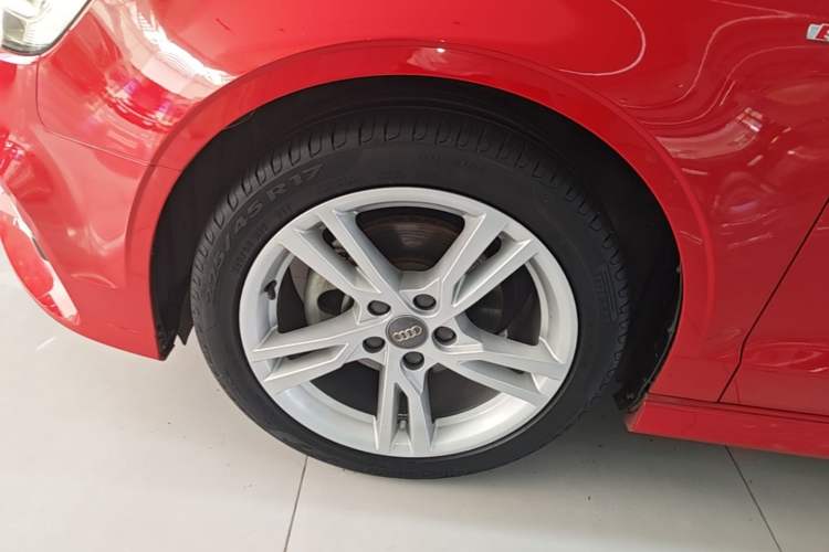 Used Audi A3 2019 Limousine 35 TFSI Fashion Edition China V standard Left Front Wheel Hub