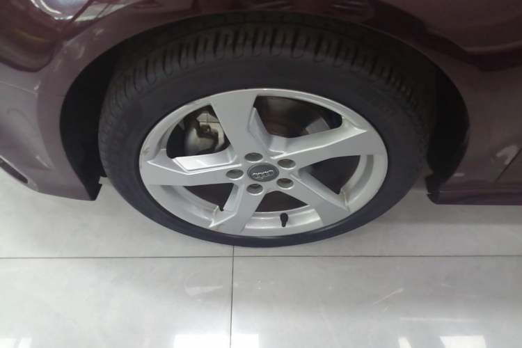 Used Audi A3 2019 Sportback 35 TFSI Fashion Edition China VI Emission Standard Left Front Wheel Hub