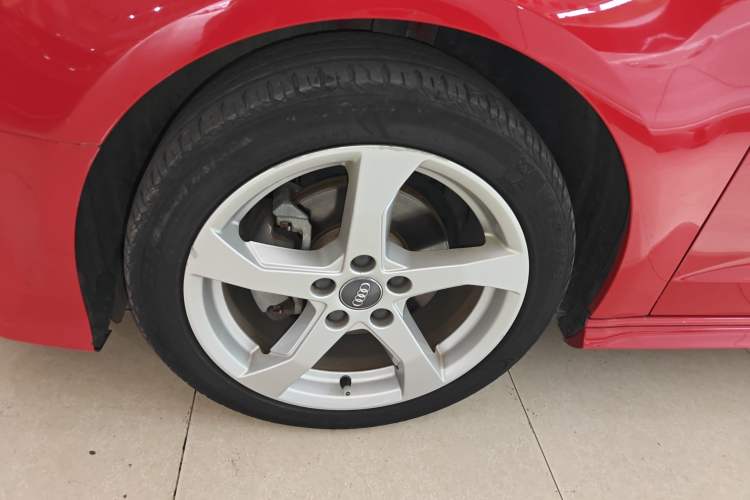 Used Audi A3 2019 Sportback 35 TFSI Fashion Edition China V Left Front Wheel Hub