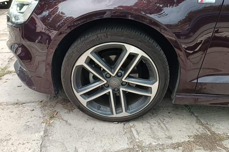 Used Audi A3 2019 Limousine 35 TFSI Sporty Version China VI Left Front Wheel Hub