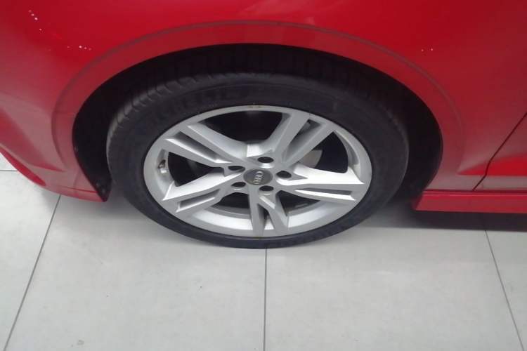 Used Audi A3 2019 Limousine 35 TFSI Fashion Edition China VI Emission Standard Left Front Wheel Hub
