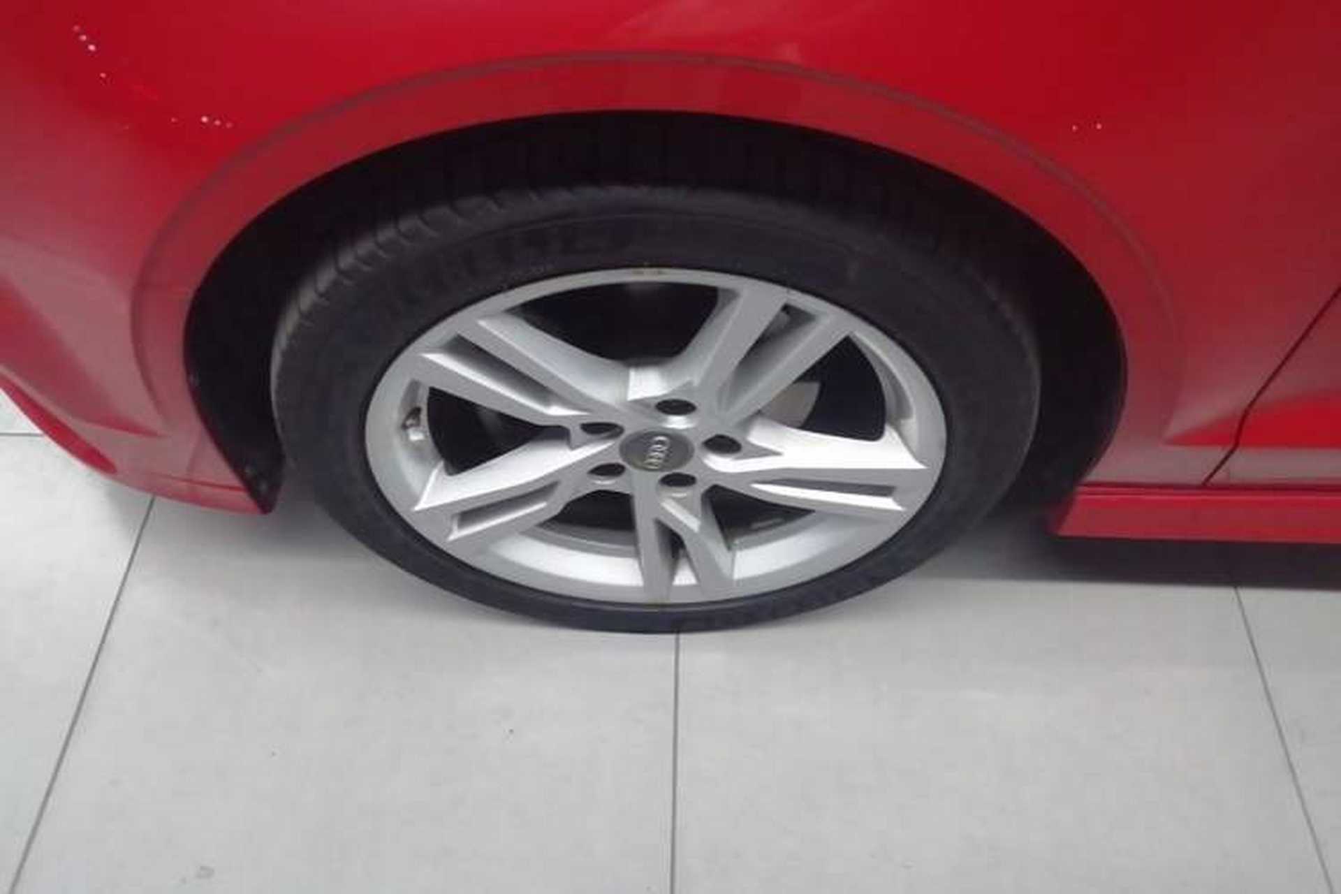 Used Audi A3 2019 Limousine 35 TFSI Fashion Edition China VI Emission Standard Left Front Wheel Hub
