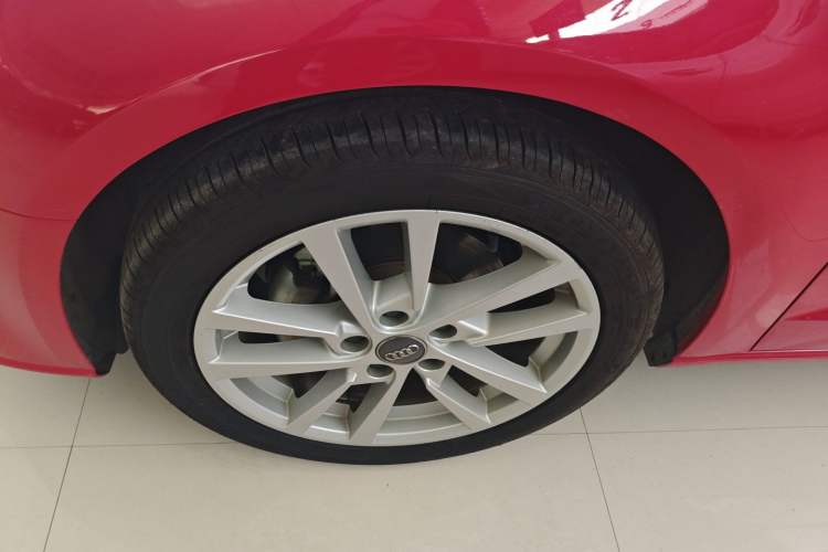 Used Audi A3 2019 Sportback 35 TFSI Ambition China VI Left Front Wheel Hub