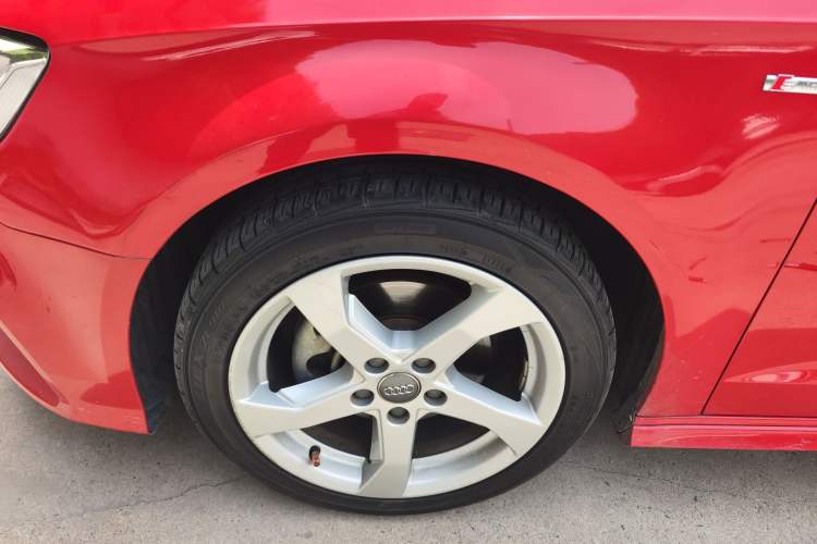 Used Audi A3 2019 Sportback 35 TFSI Fashion Edition China VI Emission Standard Left Front Wheel Hub