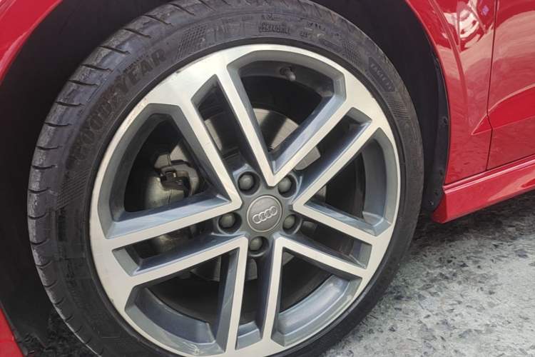 Used Audi A3 2019 Limousine 40 TFSI Sport Version China V Emission Standard Left Front Wheel Hub