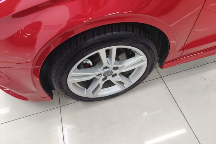 Used Audi A3 2019 Limousine 35 TFSI Fashion Edition China VI Emission Standard Left Front Wheel Hub