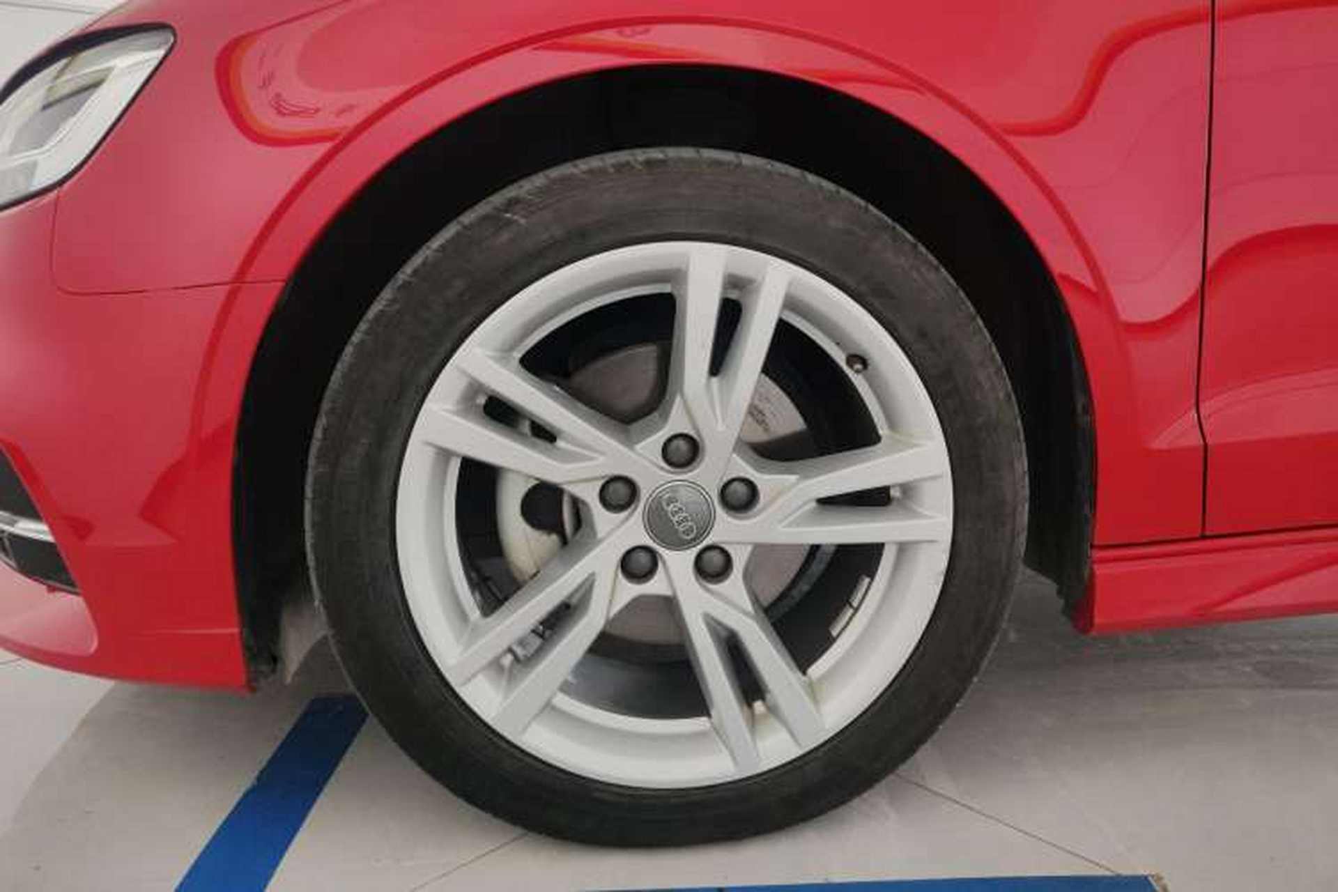 Used Audi A3 2019 Limousine 35 TFSI Fashion Edition China V standard Left Rear Wheel Hub