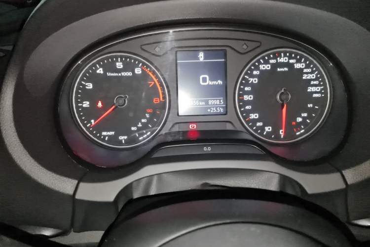 Used Audi A3 2019 Limousine 35 TFSI Fashion Edition China VI Emission Standard Odometer Close Up