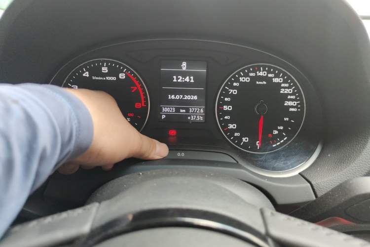 Used Audi A3 2019 Limousine 35 TFSI Fashion Edition China VI Emission Standard Odometer Close Up
