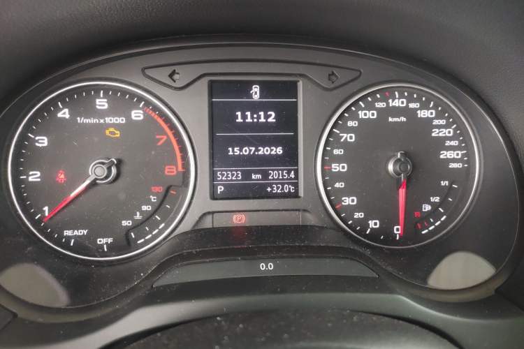 Used Audi A3 2019 Limousine 35 TFSI Fashion Edition China VI Emission Standard Odometer Close Up