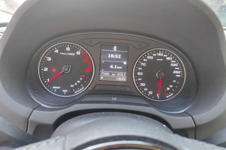 Used Audi A3 2019 Limousine 35 TFSI Fashion Edition China VI Emission Standard Odometer Close Up