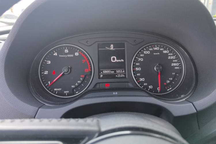 Used Audi A3 2019 Limousine 35 TFSI Ambition China V Odometer Close Up