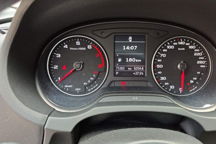 Used Audi A3 2019 Limousine 35 TFSI Fashion Edition China VI Emission Standard Odometer Close Up