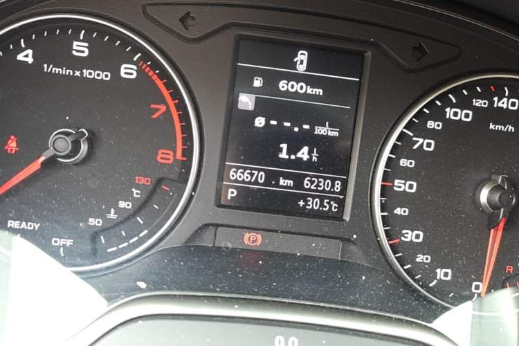 Used Audi A3 2019 Limousine 35 TFSI Fashion Edition China VI Emission Standard Odometer Close Up