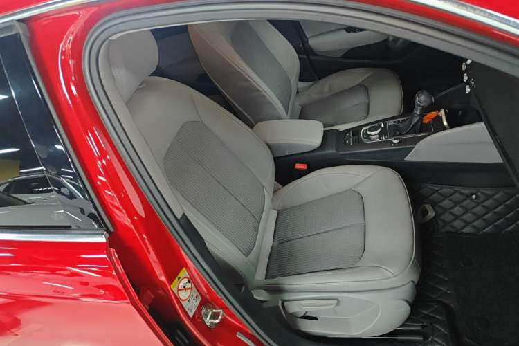 Used Audi A3 2019 Sportback 35 TFSI Fashion Edition China VI Emission Standard Right Front Seat
