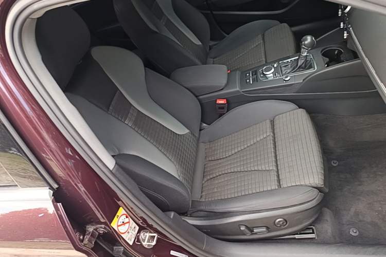 Used Audi A3 2019 Limousine 35 TFSI Sporty Version China VI Right Front Seat