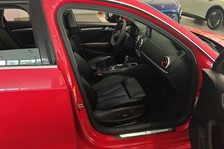 Used Audi A3 2019 Sportback 35 TFSI Sporty Version China VI Right Front Seat