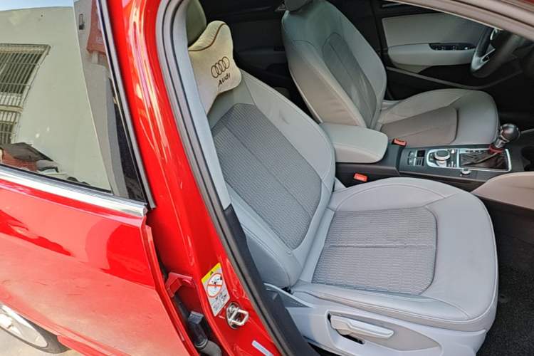 Used Audi A3 2019 Sportback 35 TFSI Fashion Edition China VI Emission Standard Right Front Seat