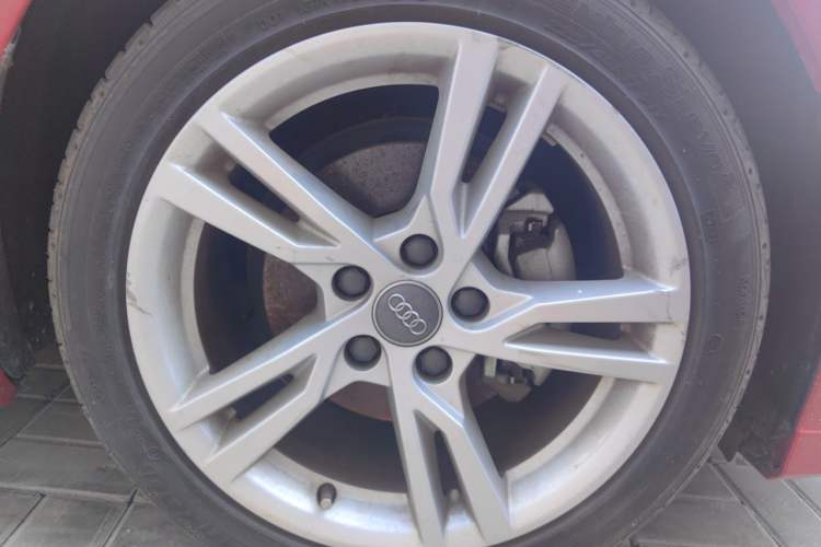 Used Audi A3 2019 Limousine 35 TFSI Fashion Edition China V standard Right Front Wheel Hub