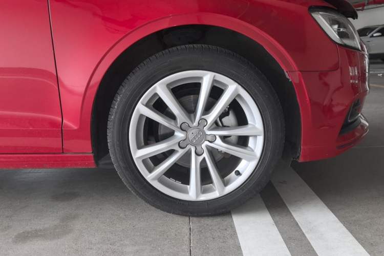 Used Audi A3 2019 Limousine 35 TFSI Ambition China VI Right Front Wheel Hub