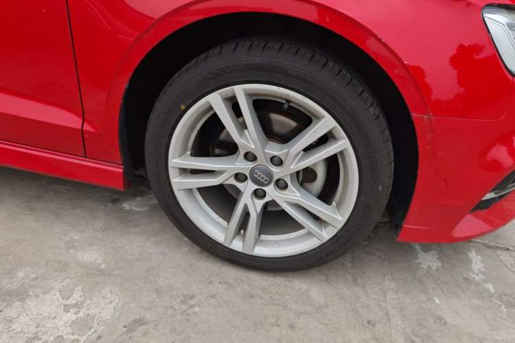 Used Audi A3 2019 Limousine 35 TFSI Fashion Edition China VI Emission Standard Right Front Wheel Hub