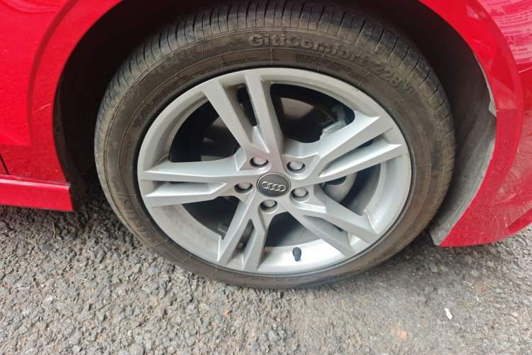 Used Audi A3 2019 Limousine 35 TFSI Fashion Edition China V standard Right Front Wheel Hub