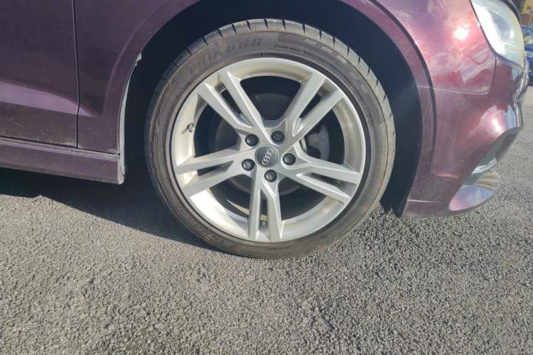 Used Audi A3 2019 Limousine 35 TFSI Fashion Edition China V standard Right Front Wheel Hub
