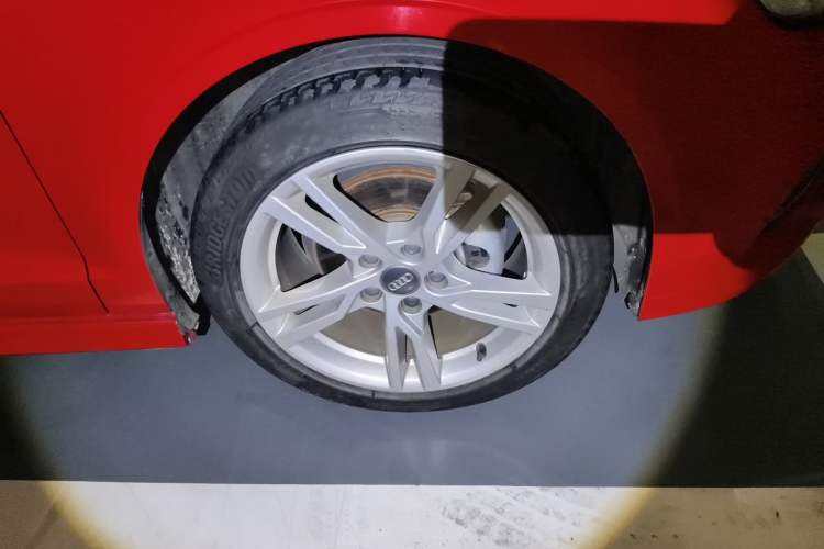 Used Audi A3 2019 Limousine 35 TFSI Fashion Edition China VI Emission Standard Right Front Wheel Hub