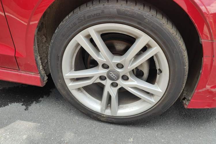 Used Audi A3 2019 Limousine 35 TFSI Fashion Edition China VI Emission Standard Right Front Wheel Hub