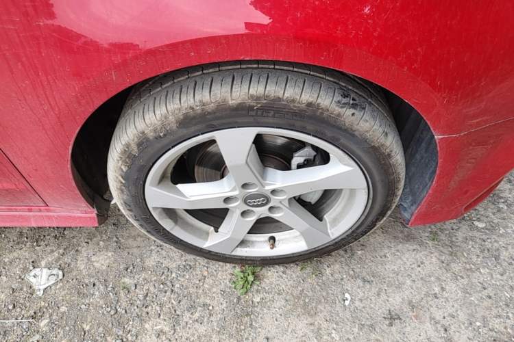 Used Audi A3 2019 Sportback 35 TFSI Fashion Edition China VI Emission Standard Right Front Wheel Hub