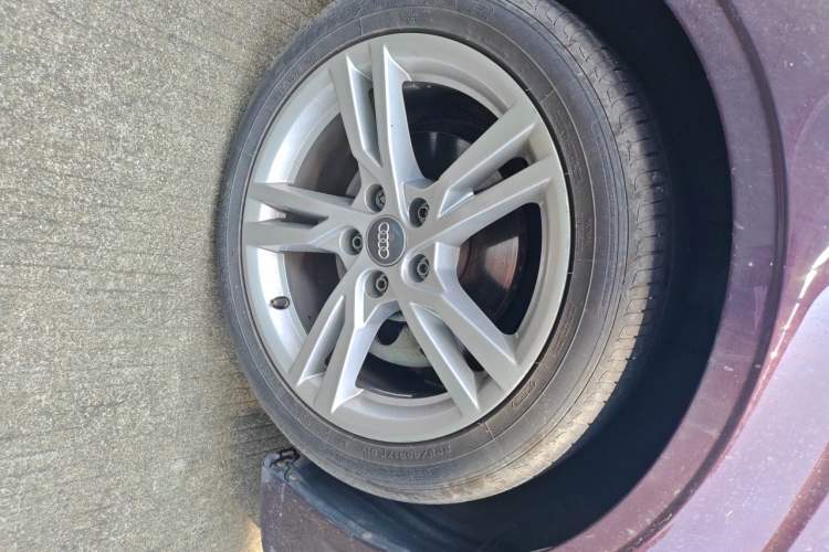Used Audi A3 2019 Limousine 35 TFSI Fashion Edition China V standard Right Front Wheel Hub