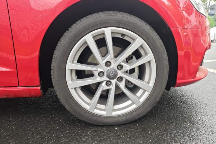 Used Audi A3 2019 Sportback 35 TFSI Ambition China VI Right Front Wheel Hub