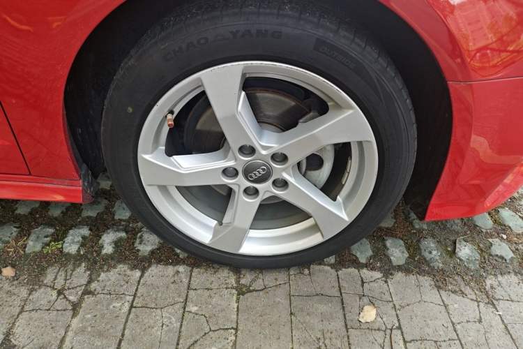 Used Audi A3 2019 Sportback 35 TFSI Fashion Edition China VI Emission Standard Right Front Wheel Hub
