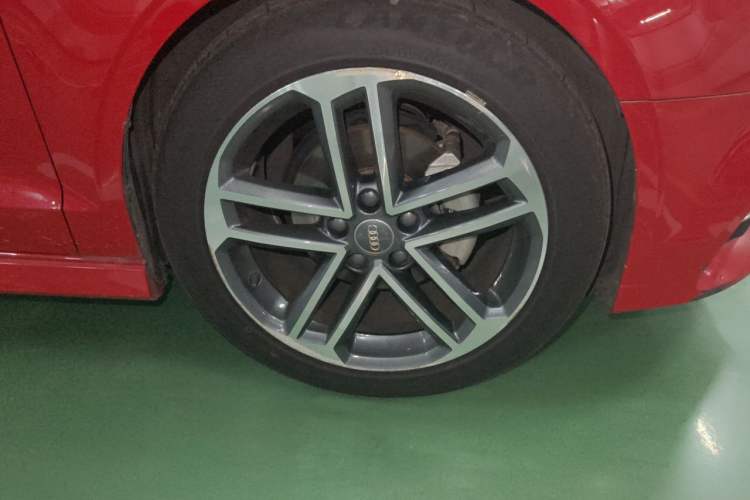 Used Audi A3 2019 Limousine 35 TFSI Sport Edition China V Emission Standard Right Front Wheel Hub