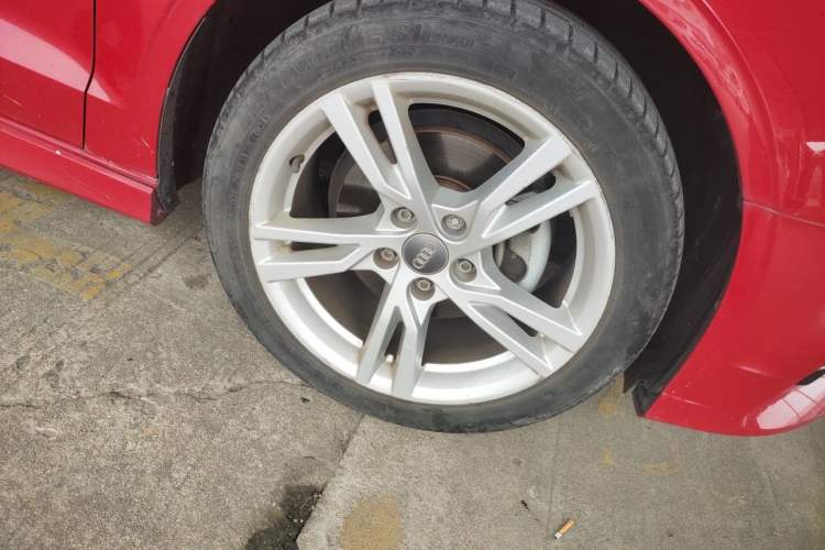 Used Audi A3 2019 Limousine 35 TFSI Fashion Edition China VI Emission Standard Right Front Wheel Hub