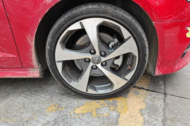 Used Audi A3 2019 Sportback 40 TFSI Sporty Model China VI Right Front Wheel Hub