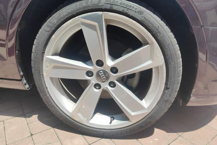 Used Audi A3 2019 Limousine 35 TFSI Style Edition China VI Emission Standard Right Front Wheel Hub