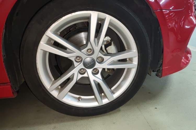 Used Audi A3 2019 Limousine 35 TFSI Fashion Edition China VI Emission Standard Right Front Wheel Hub