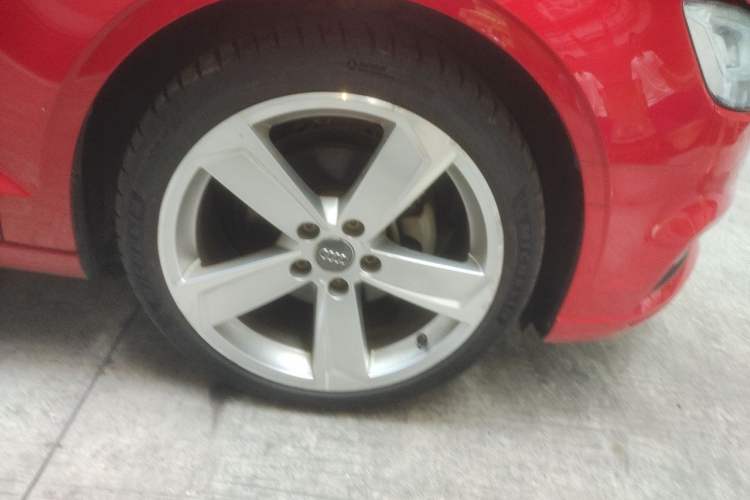 Used Audi A3 2019 Limousine 35 TFSI Style Version China V Emission Standard Right Front Wheel Hub
