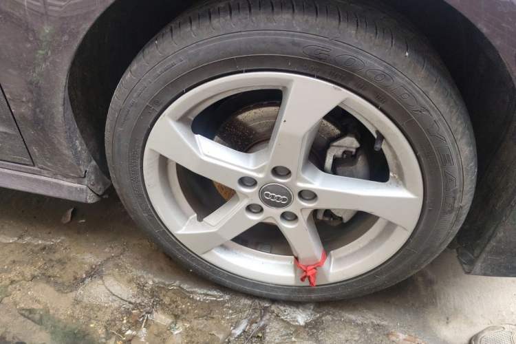 Used Audi A3 2019 Sportback 35 TFSI Fashion Edition China VI Emission Standard Right Front Wheel Hub